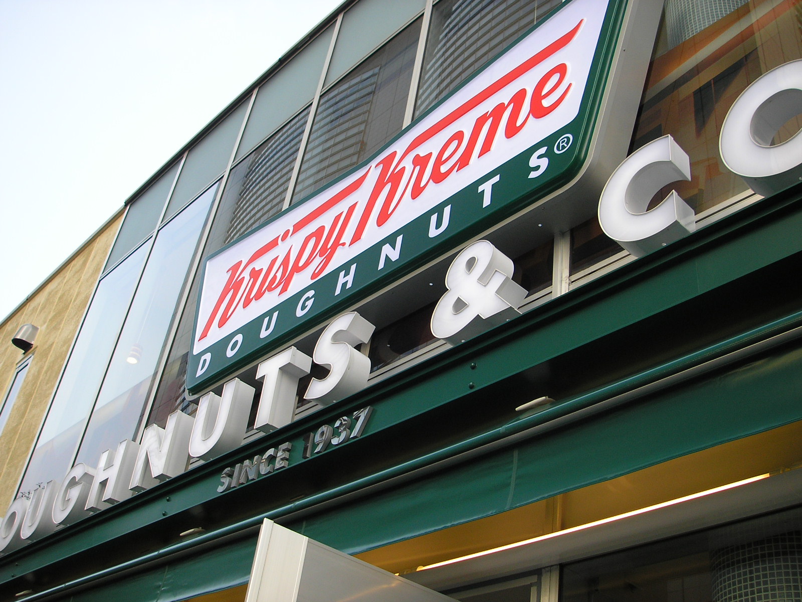 ついに日本初上陸 Krispy Kreme Doughnuts 新宿サザンテラス 東京ダイアリー ついに日本初上陸 Krispy Kreme Doughnuts 新宿サザンテラス 東京ダイアリー