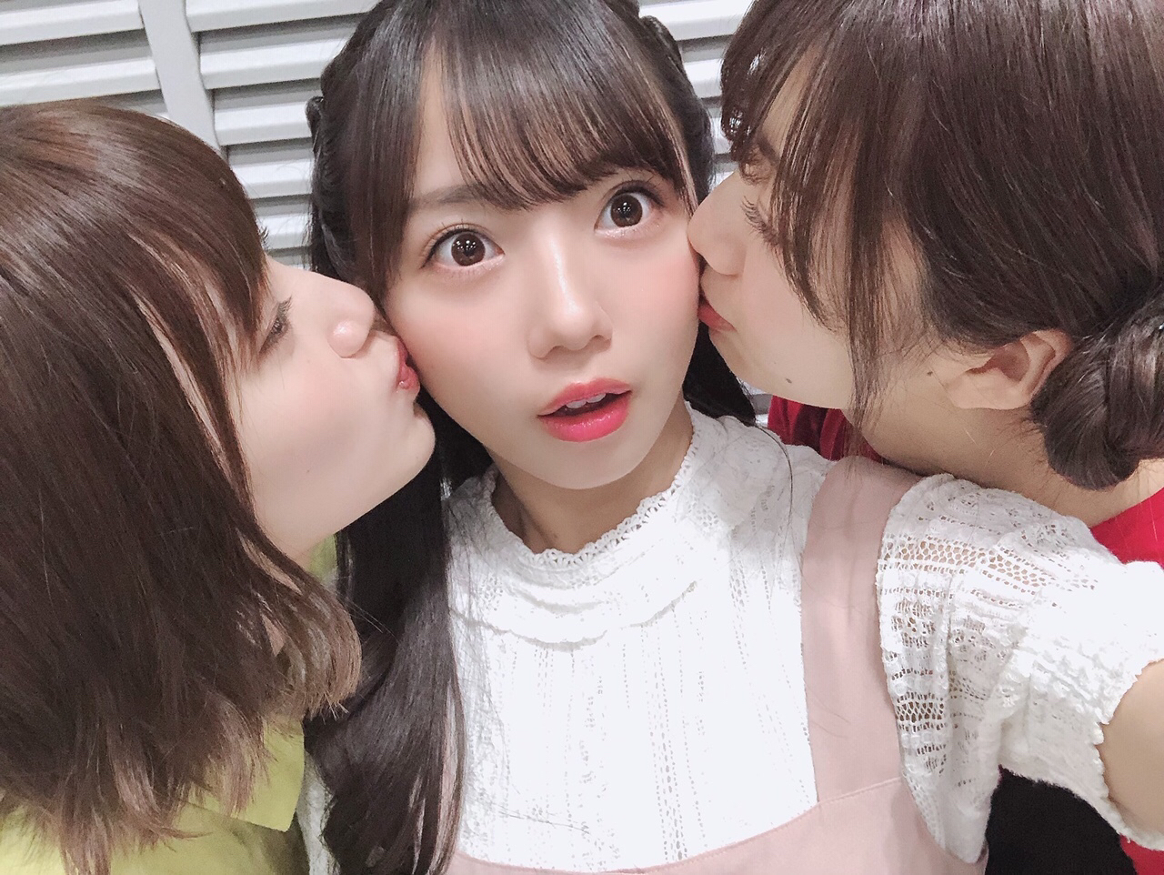 今日はキスの日ということで日向坂46メンバーのキス画像に萌えようｗｗｗｗｗｗｗ 日向坂46で恋したい