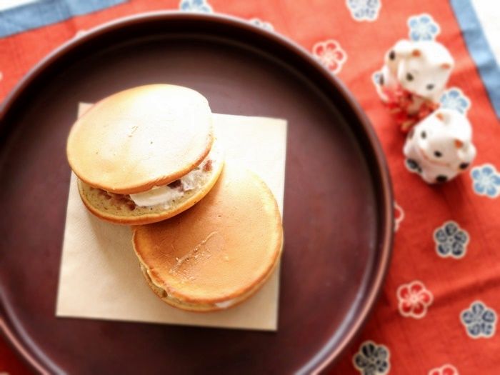 温かいお茶と一緒に一息つこう 生クリーム入りどら焼き ひなcafestyle