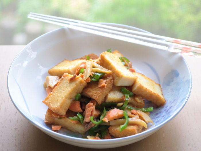 厚揚げと焼き鮭の炒め物☆月末が近づくと厚揚げが恋しくなるｗ