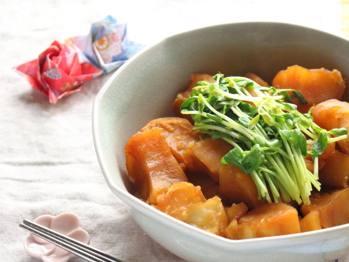 じゃがいもの煮っ転がし(豆苗添え)