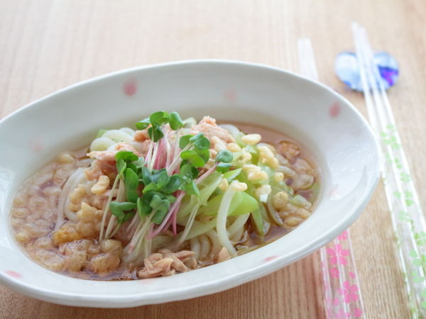 茹でるだけ＆のせるだけ！ツナのたぬきぶっかけうどん。日曜日は簡単に出来るランチが嬉しい♪