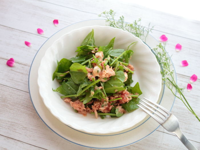 サラダほうれん草のトマツナサラダ パクチーの花 香りの成分はカメムシの香り ひなcafestyle