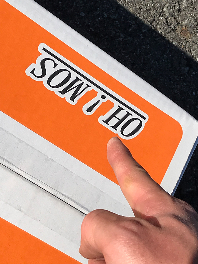 1043