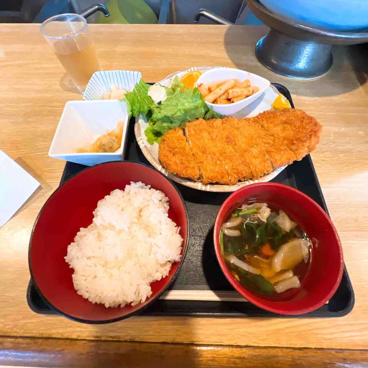 チキンカツ定食＠あさひ食堂 : ひのき建設 雑文箱