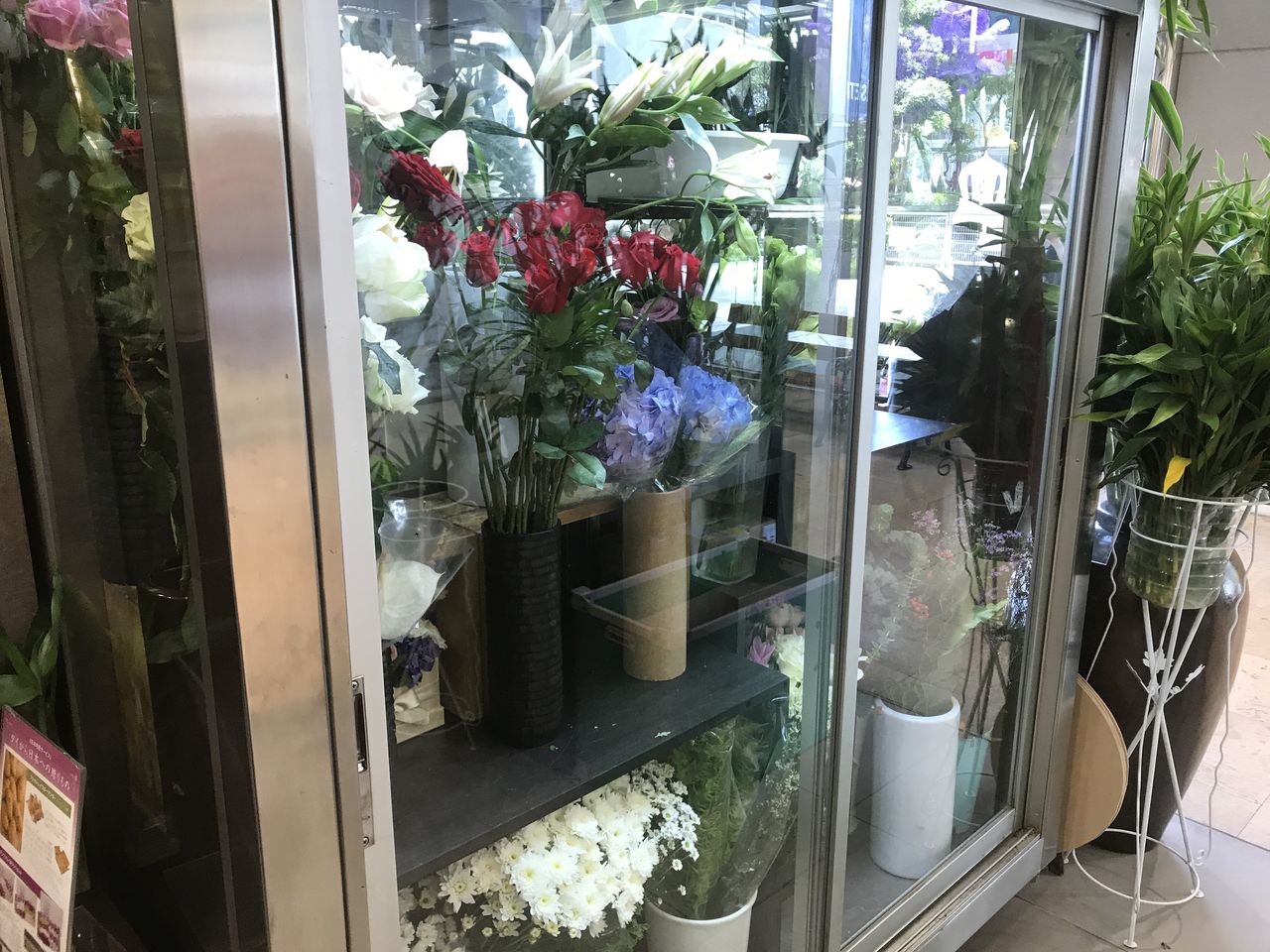 バンコクの花屋さん 僕は花のプレゼントをいつも伊勢丹のクラシックはなに頼みます バンコク Spa スパ の花道 22年版