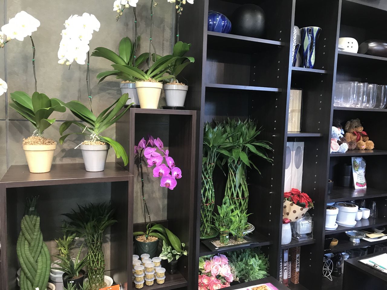 バンコクの花屋さん 僕は花のプレゼントをいつも伊勢丹のクラシックはなに頼みます バンコク Spa スパ の花道 22年版