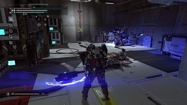 金魚 飛び出し注意