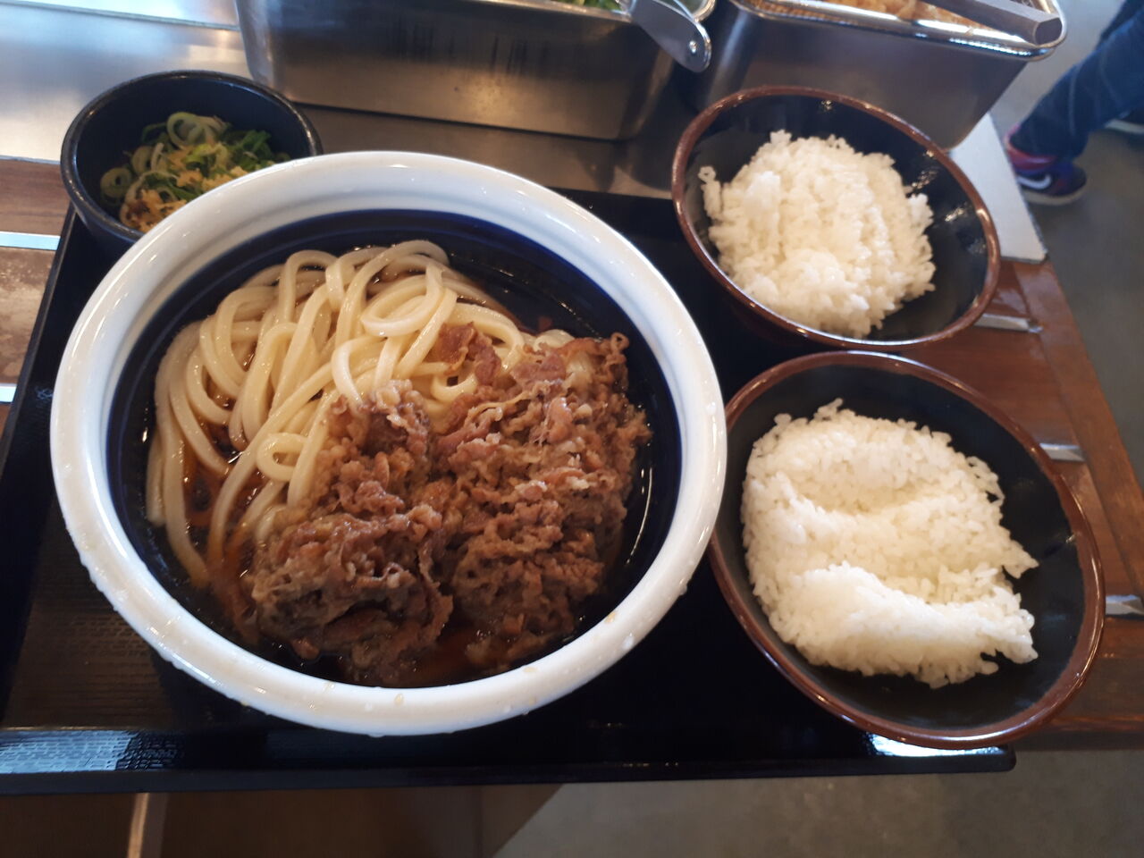 丸亀製麺の100円引きクーポンで肉ぶっかけうどん 冷 を骨の髄まで楽しむ方法 関東b級グルメドライブ ちょに らいでん がメタボで帰還