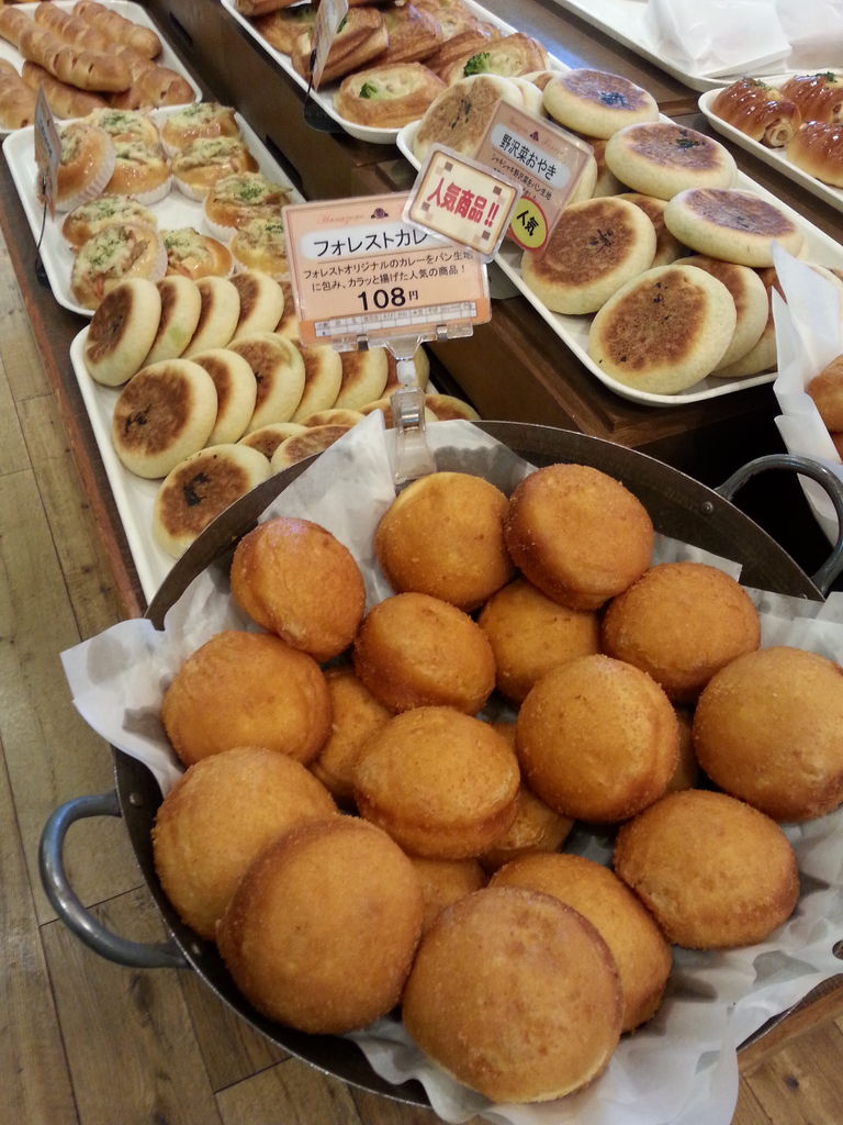 秩父方面へのリベンジ旅 花園フォレストの焼きたて100円パン アウトレットなバームクーヘン 併設の本格激安蕎麦屋の記事追加 関東b級グルメドライブ ちょに らいでん がメタボで帰還