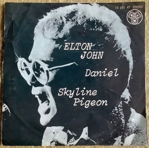 elton-john-daniel-skyline-pigeon-1973