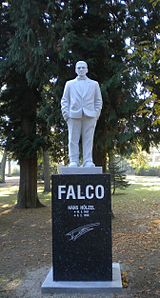 160px-Falco-Statue-02