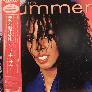 Love Is In Controll（Finger on the Trigger）/ 恋の魔法使い（Donna