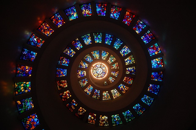stained-glass-spiral-circle-pattern-161154