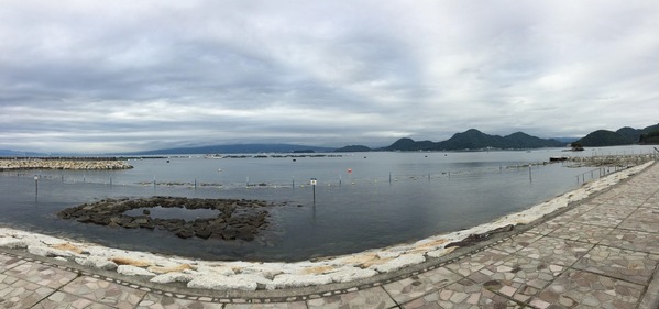 鏡のような海面