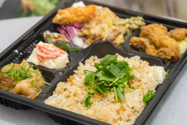 「鯛めし やまずみ」のテイクアウト『鯛めし弁当』(枚方市養父元町)【ひらつーグルメ】