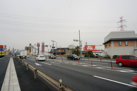 国道1号線出屋敷の歩道130402-08