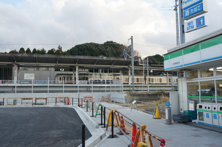 長尾駅前広場131228-05
