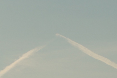 ひこうき雲131205-01