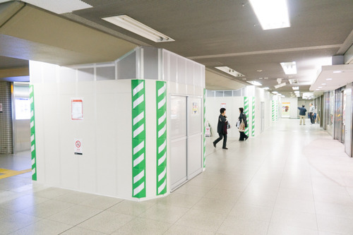 枚方市駅東改札口-1411203