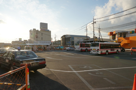 長尾駅前広場131228-28