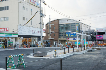 長尾駅前広場131228-16