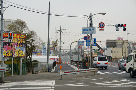 国道1号線出屋敷の歩道130402-17