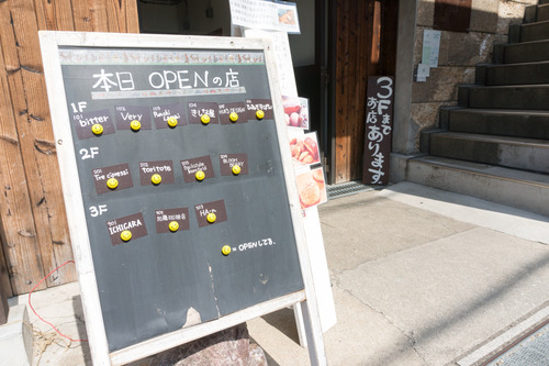別館前-1