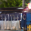屋台キラクお店の人-1