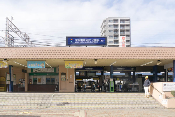 宝くじ売り場-1701244