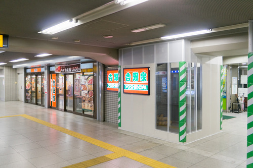 枚方市駅東改札口-1411206