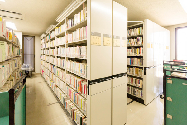 中央図書館-18082236
