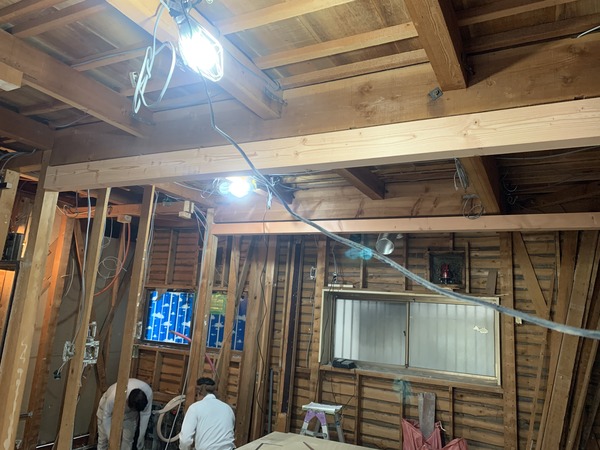 建築中