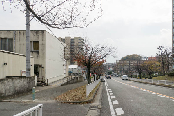 香里ケ丘図書館-1612012