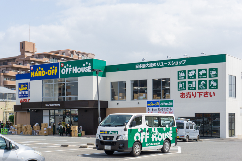 長尾につくってる ハードオフ オフハウス の外観がほぼできてる Tsutayaがあったところ 4月23日オープン 枚方つーしん