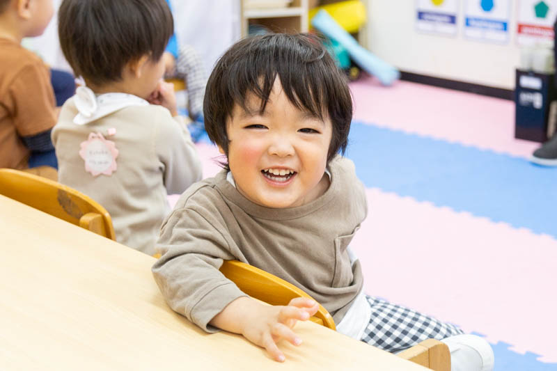 英語を学ぶのではなく英語で学ぶ インターナショナルスクールと日本の幼稚園のハイブリッドってどんなトコ ひらつー広告 枚方つーしん 英語を学ぶのではなく英語で学ぶ インターナショナルスクールと日本の幼稚園のハイブリッドってどんなトコ ひらつー広告 枚方つーしん