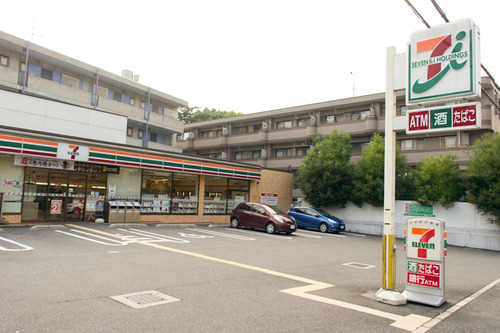 セブンイレブン(枚方公園)