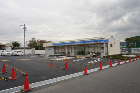 ローソン枚方春日西町一丁目店131112-02