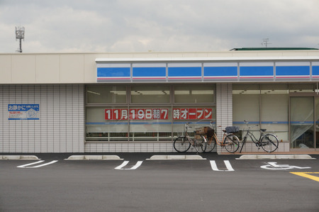 ローソン枚方春日西町一丁目店131112-05
