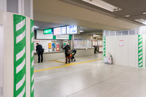 枚方市駅東改札口-14112012