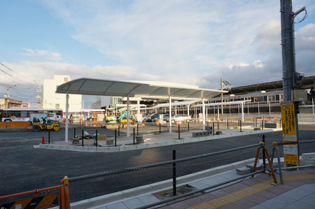 長尾駅前広場131228-02