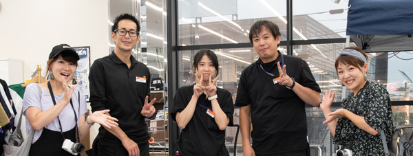 ブックオフ集合写真-3