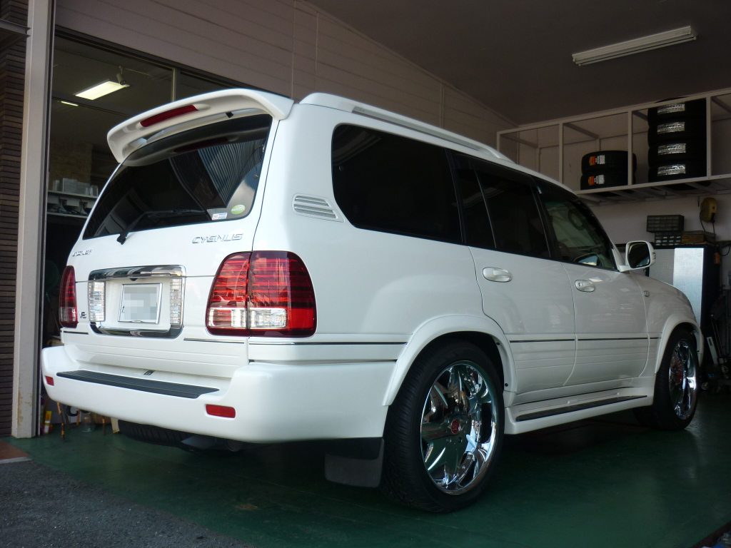 UZJ100 ランドクルーザーシグナスにワークホイール22インチ