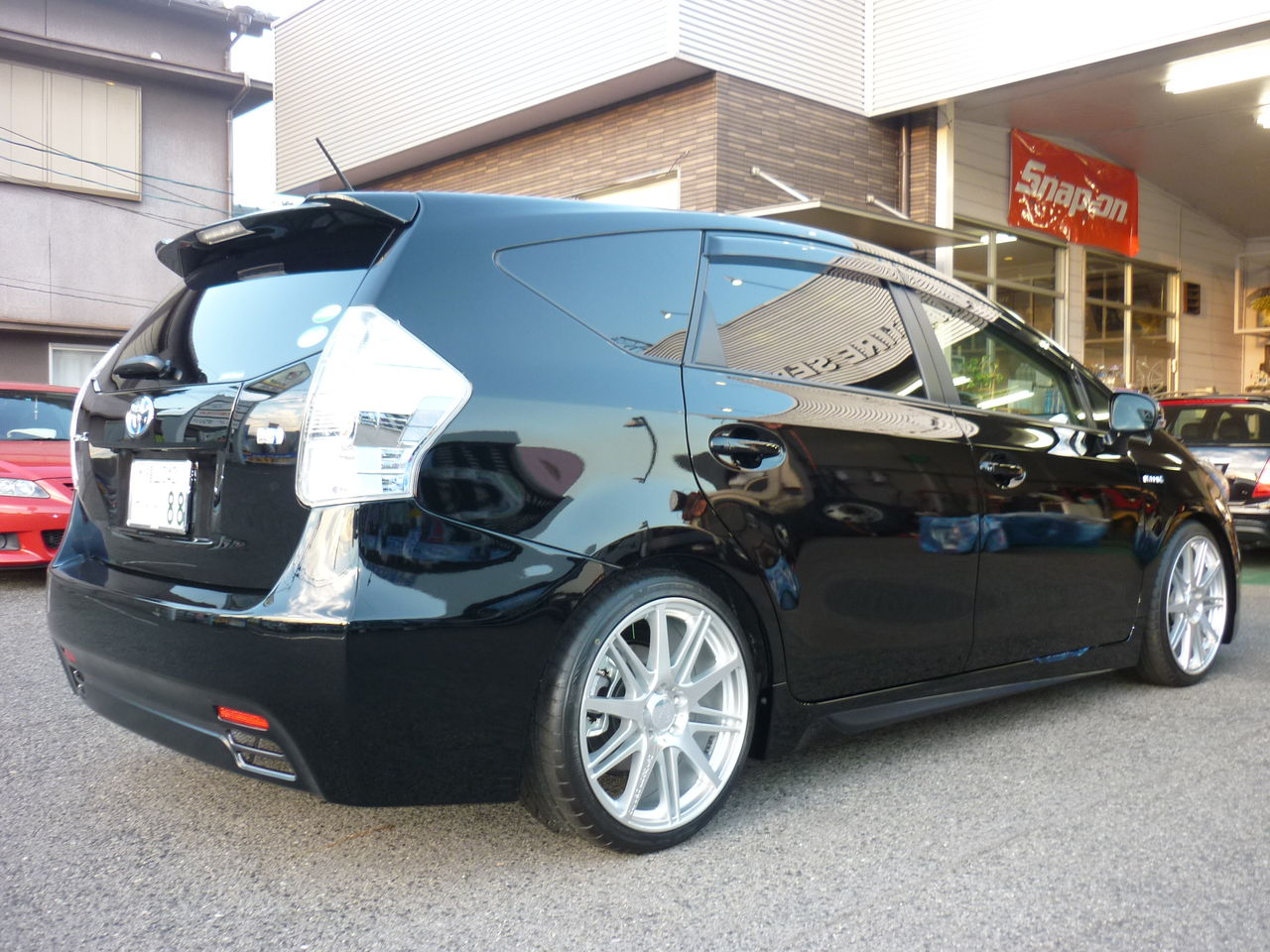ZVW41プリウス αにカールソン19インチ＆フレーダーマウス レジーナ 