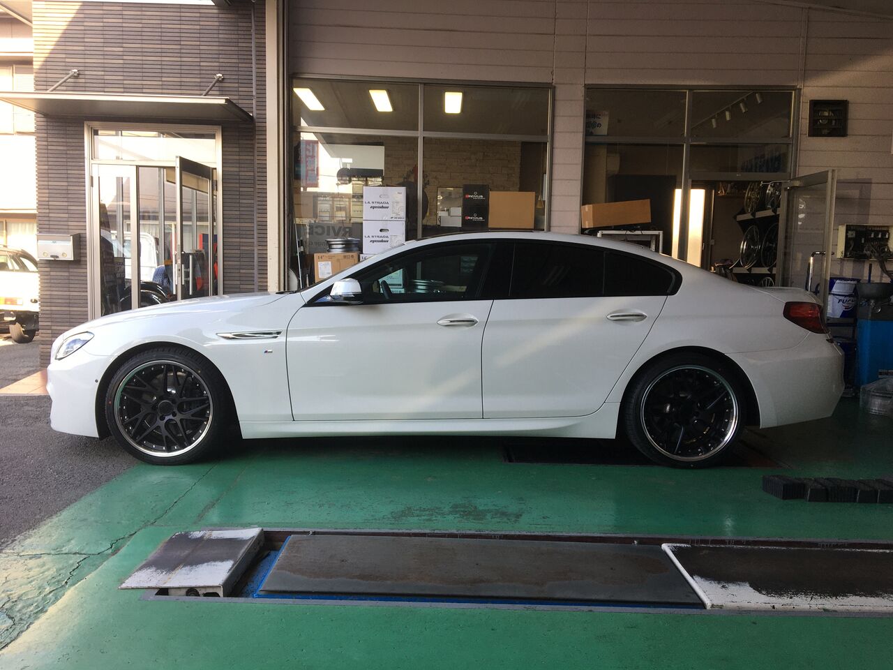 BMW F06 6シリーズにワークホイール20インチ装着 : 平山タイヤ