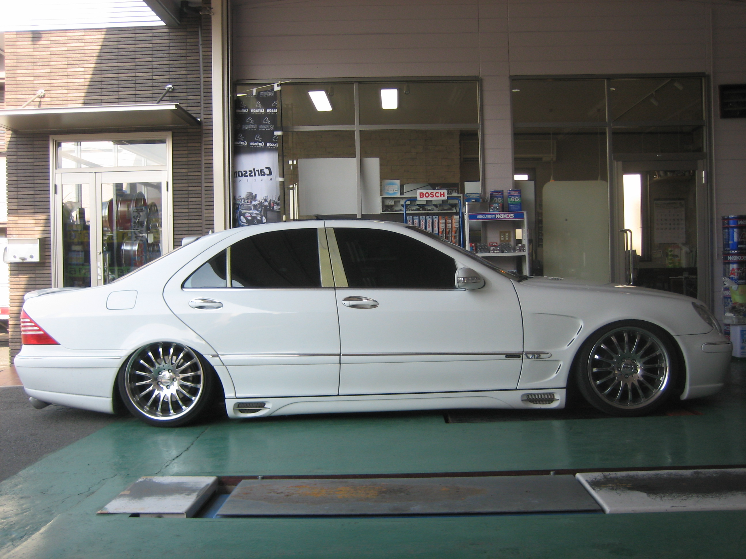 W220メルセデスベンツSクラスにカールソン19インチ : 平山タイヤ