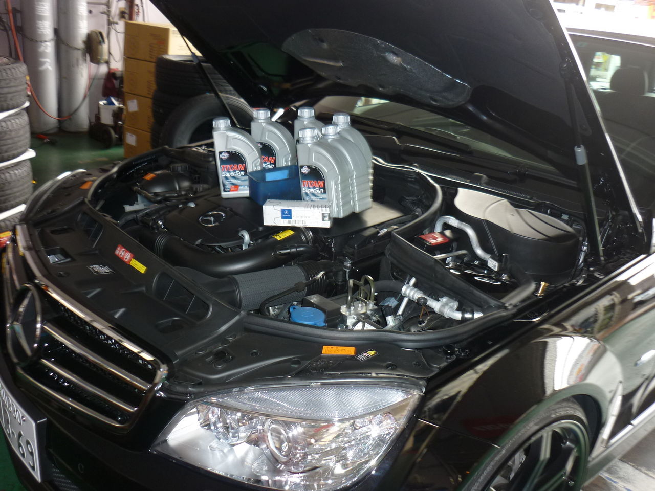 W204 メルセデス エンジンオイル交換 « 平山タイヤサービス＊店長の独り言＊