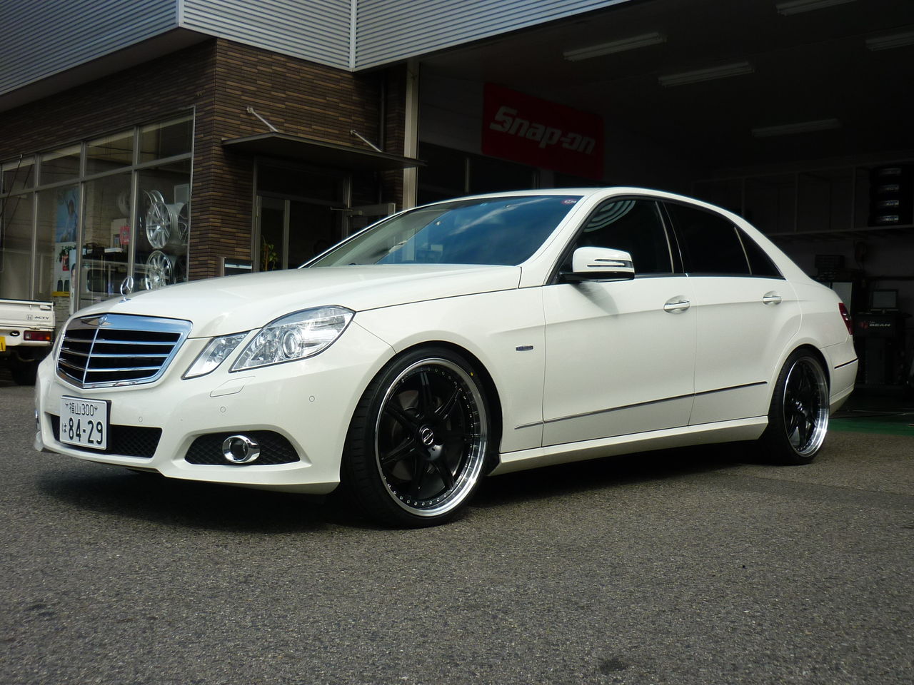 W212 メルセデスベンツに20インチ装着 : 平山タイヤサービス＊店長の