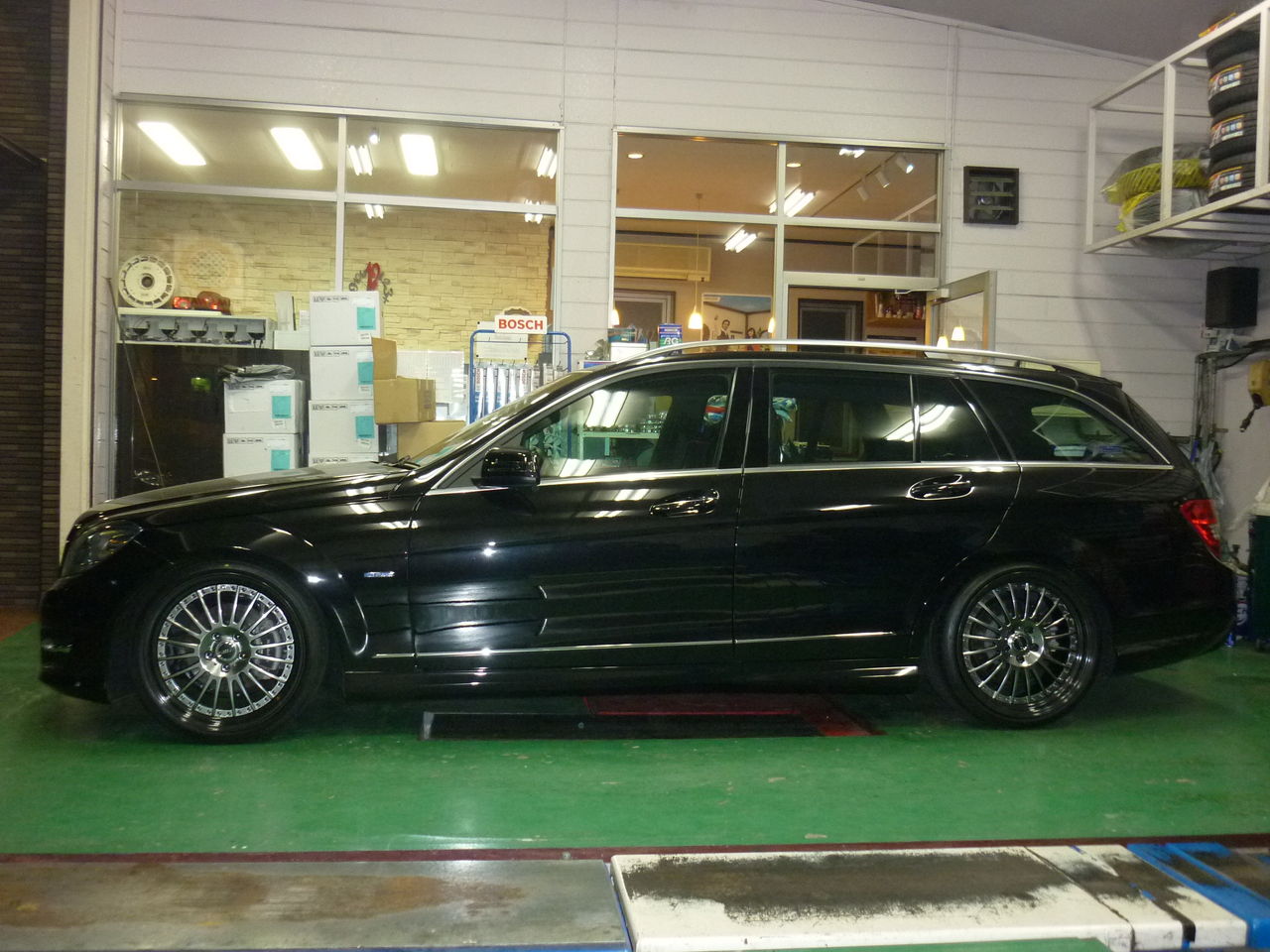W204 メルセデスベンツにTWSホイール19インチ装着 : 平山タイヤ
