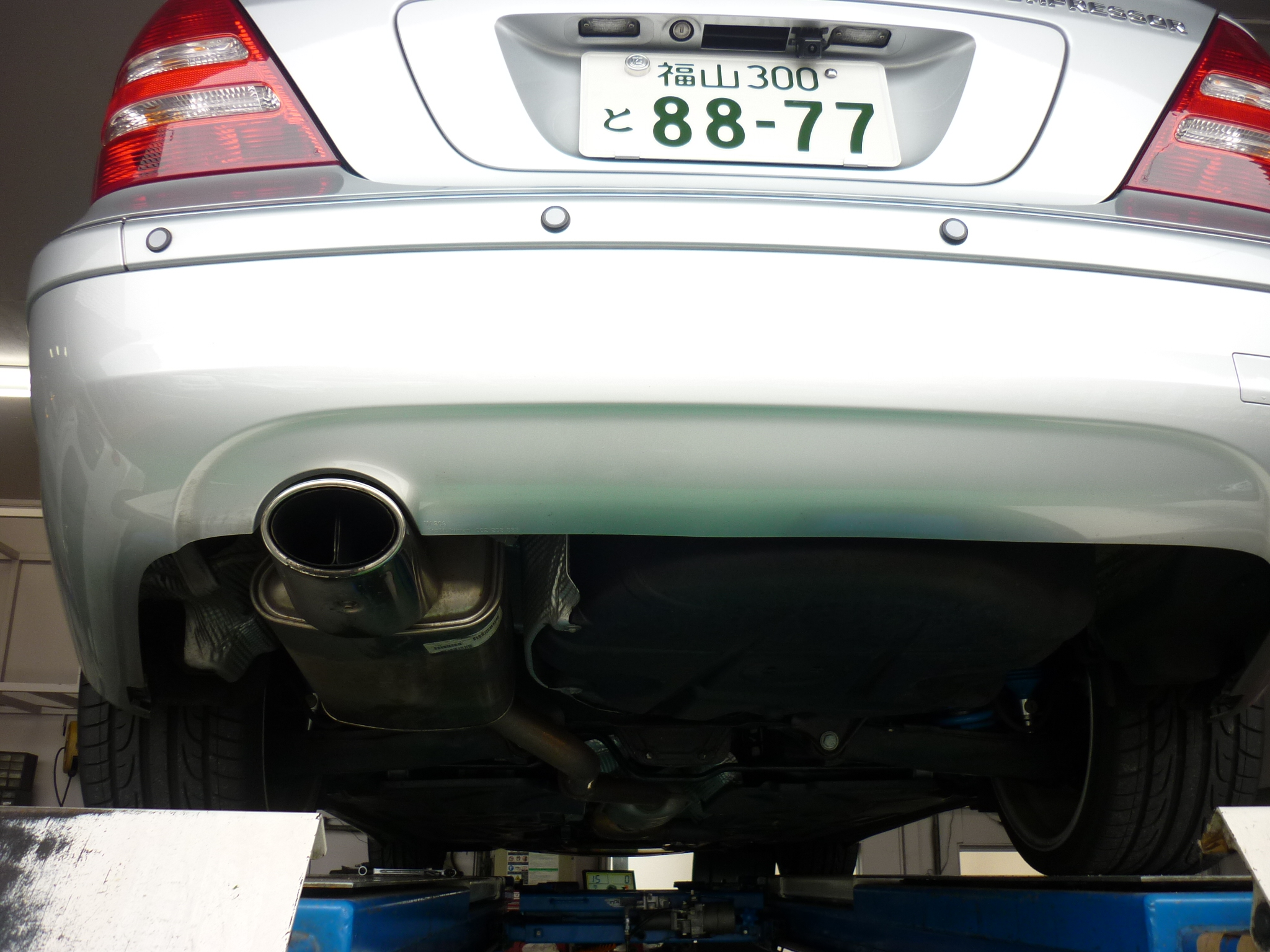 H13年 ベンツ C320 W203 社外 マフラー メーカー不明 75φW /40(10)翌【D0221SB-6】個人宅発送不可(福山通運営業所止め発送) Ｗ203 メルセデスベンツＣクラススポーツエディションにレムスマフラー